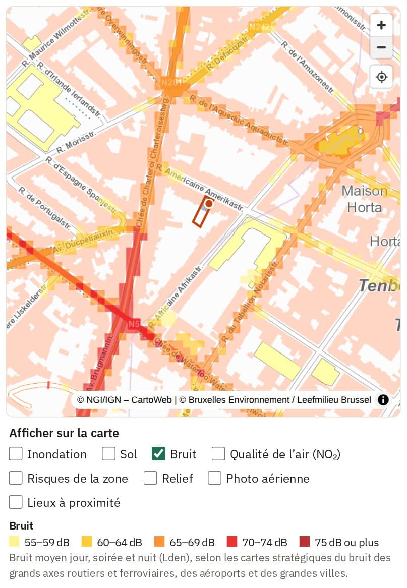 Carte de la parcelle avec la carte du bruit des rues voisines et sa légende.